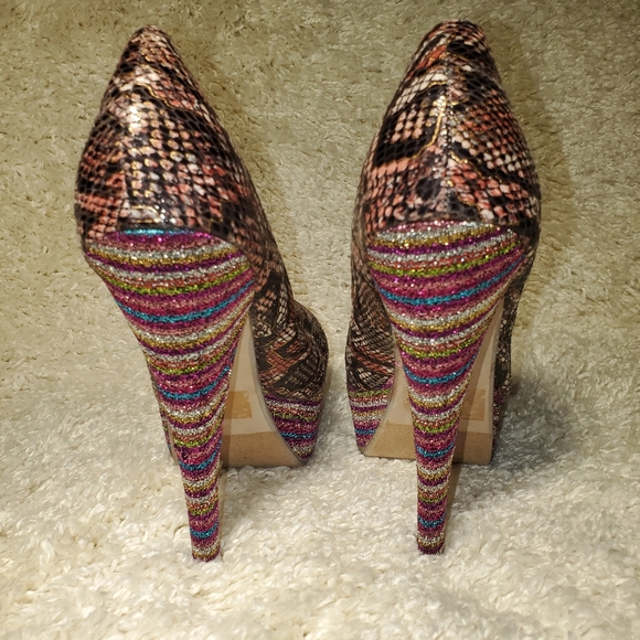 Mona Mia Collezion Leopard Stiletto heels sz 7 1/2 - Picture 5 of 13